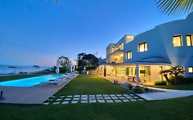 Fenandgi Luxury Hospitality At Its Finest !